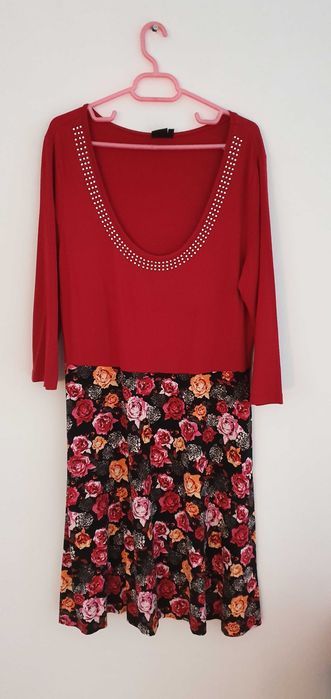 Rochie rosie cu flori