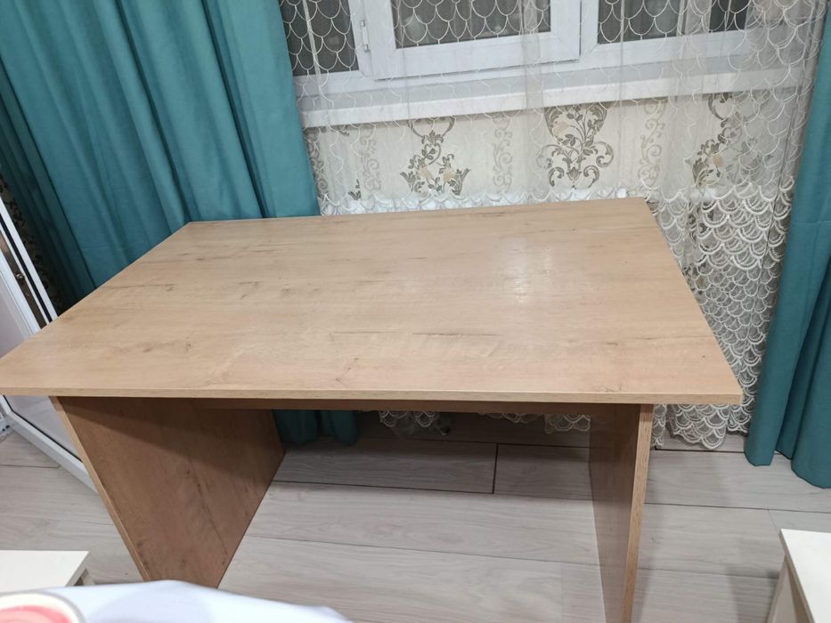 Продам стол кухонный