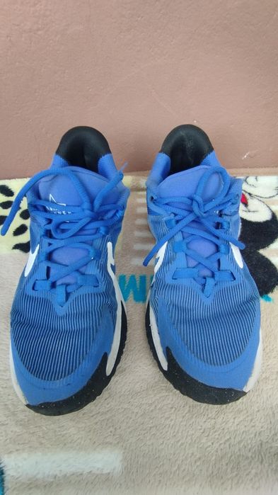 Маратонки Nike, Adidas