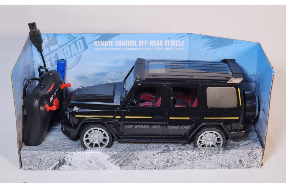 Машина на радиоуправлении спортивная — красная модель