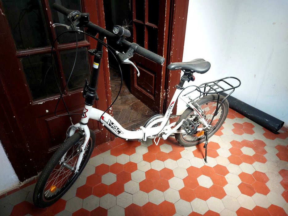 Bicicletă x fact damă , adolescenți