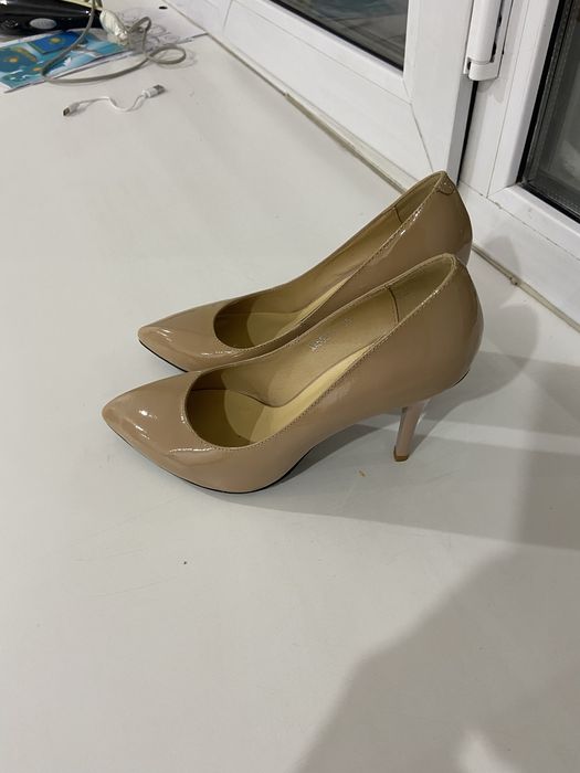 Продам женские туфли