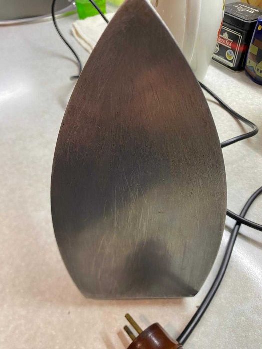 Утюг советский в рабочем состоянии