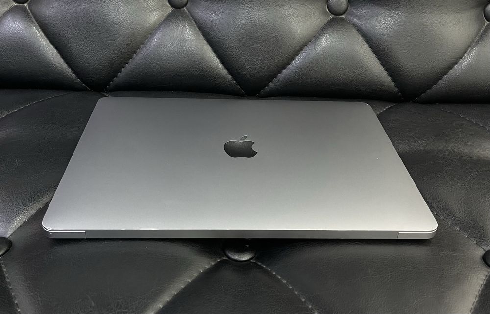 Apple MacBook Air M1 2020 года в плохом состояние