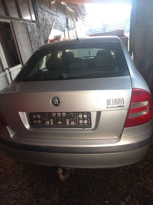 Vand sau dau la dezmembrat skoda octavia