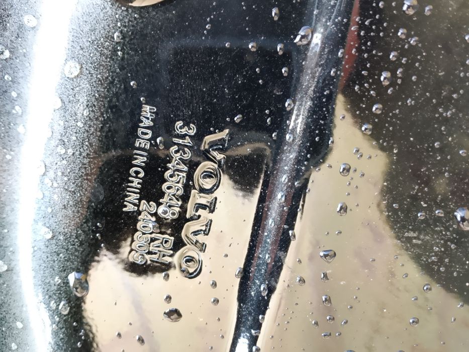 Volvo EX30 врата