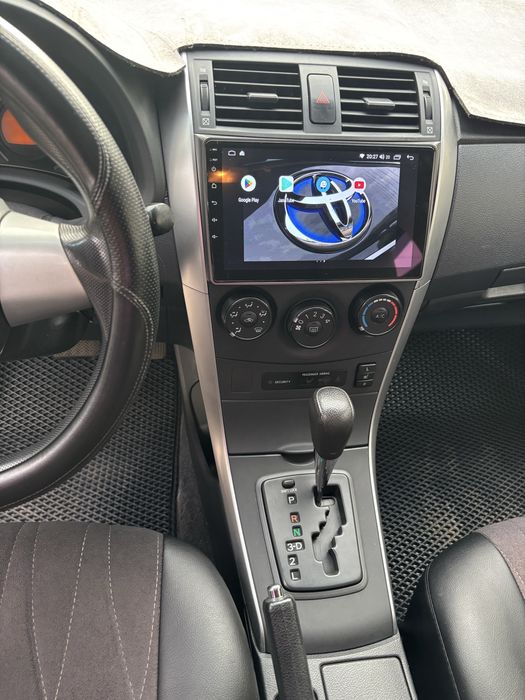 TOYOTA Corolla 2011 год