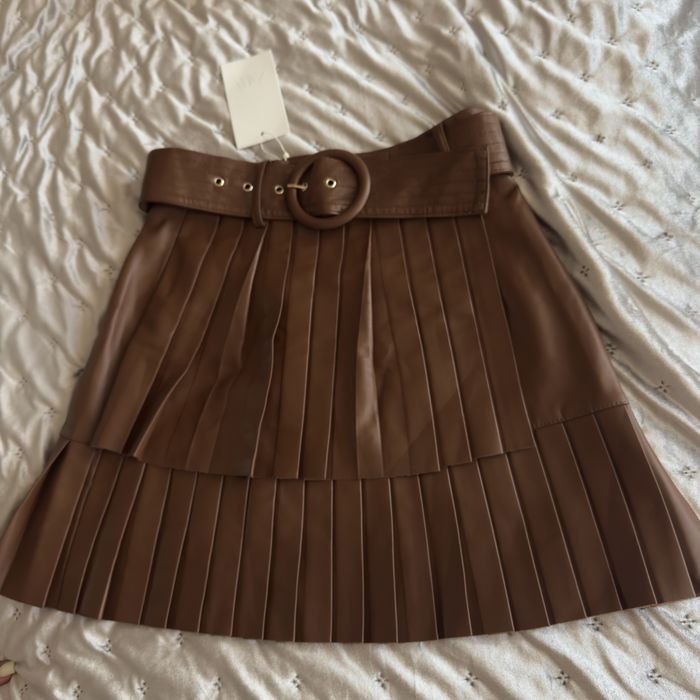 Къса кожена пола в кафяво ZARA плисе с колан
