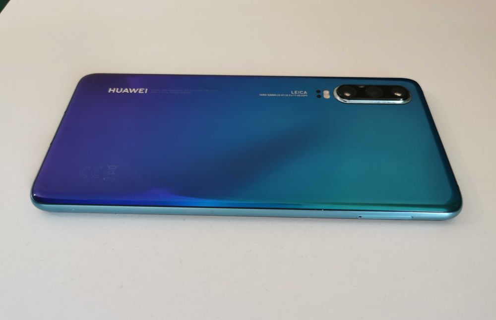 Huawei P30 отличен за смяна дисплей е