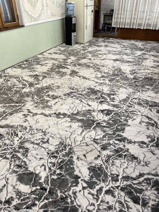 Gilam Arzon aksiyada 100,000 dan