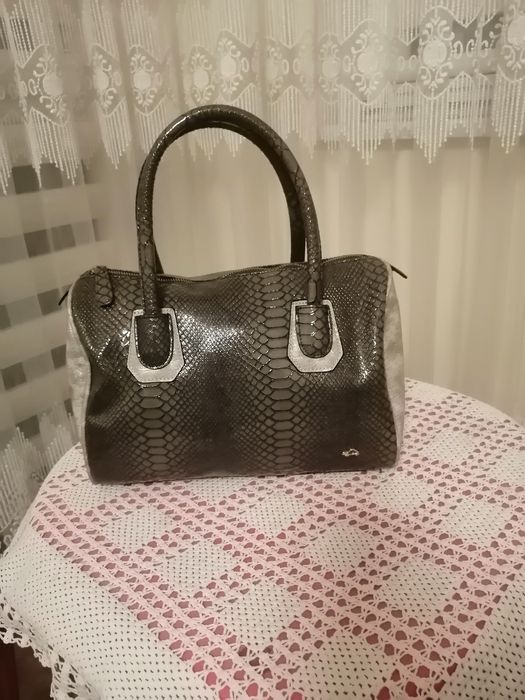 Дамска чанта чисто нова