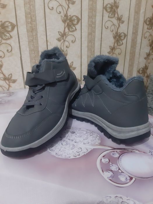 Зимние мужские ботинки 42 размера