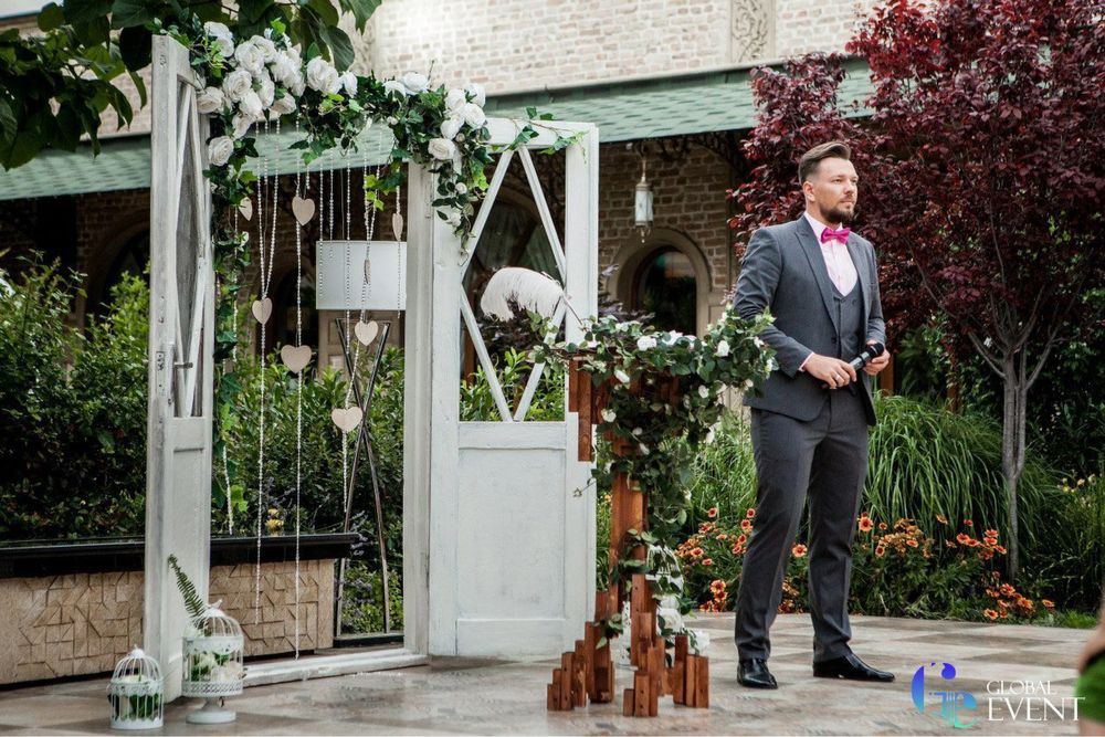 Ведущий на мероприятие, певец и организатор мероприятий