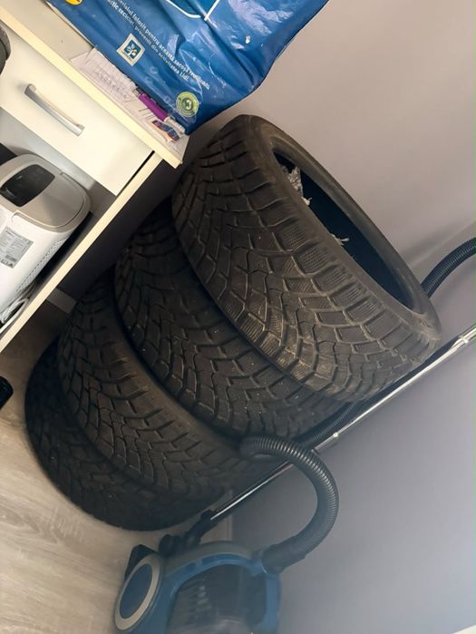 Vand 4 cauciucuri de iarna Mazini 225/45R17. 94HXL