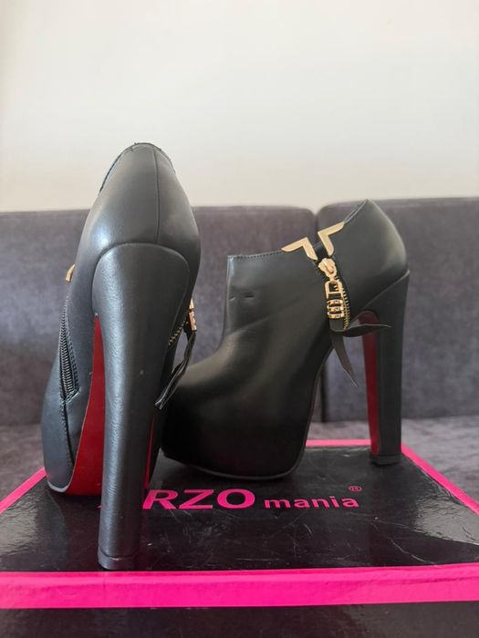 Продаются ботильоны