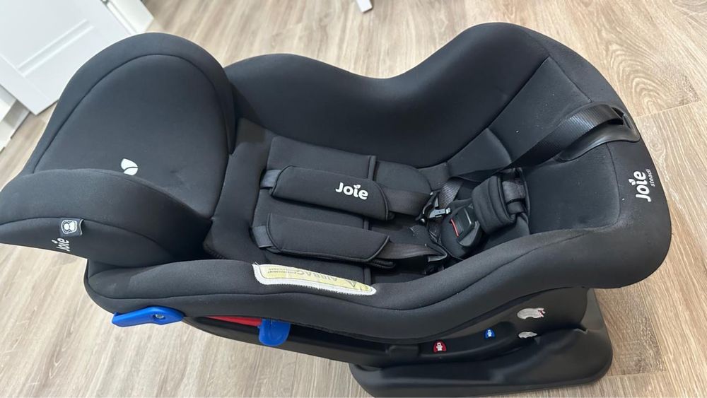 Продам автокресло Joie (9-36 кг)