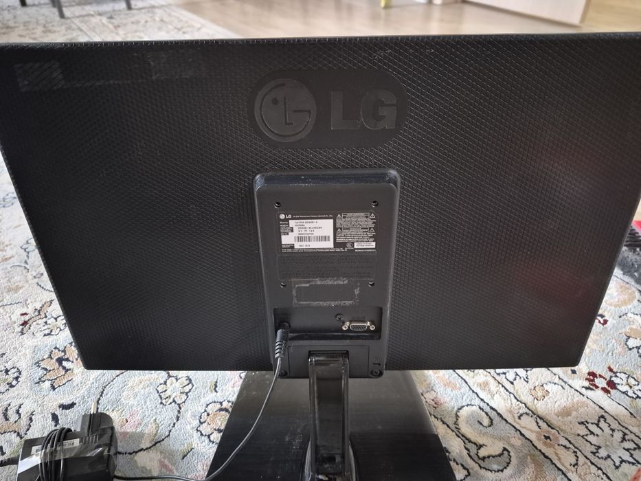Монитор продам фирма  LG