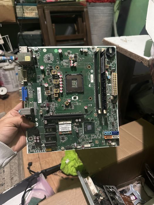 Vând sau schimb piese pentru pc