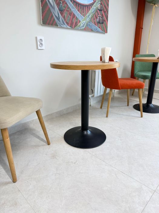 Продается шикарные столы и стулья