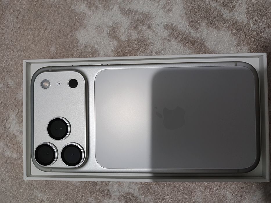 Iphone 17 про макс с гарантией