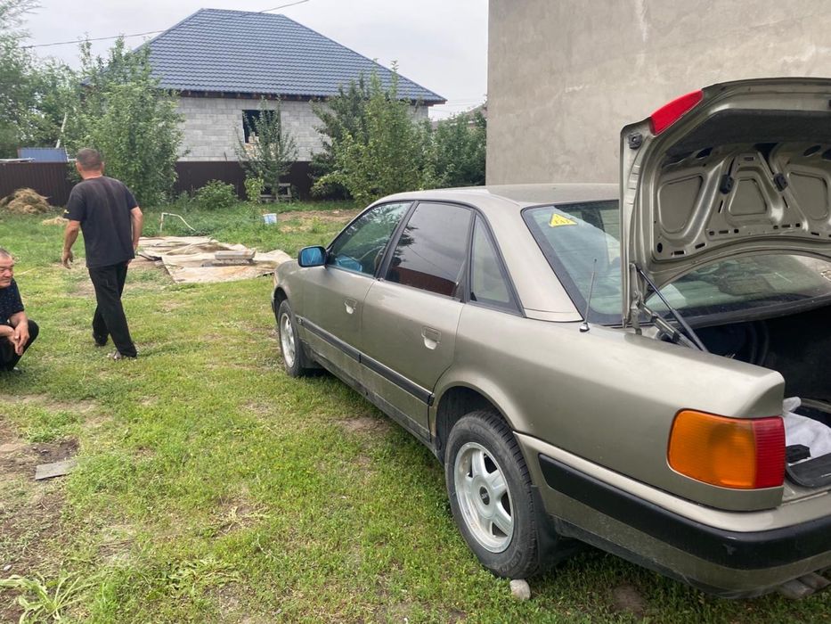 Срочно продам машину Audi C4