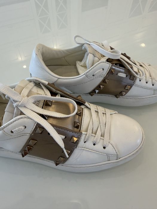 Продам кроссовки Valentino