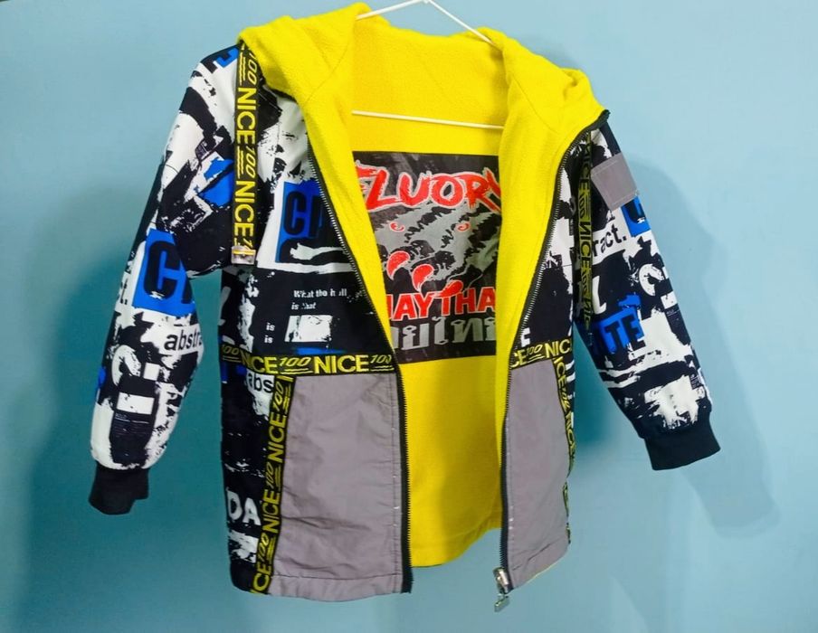 Продам детскую куртку осень-весна