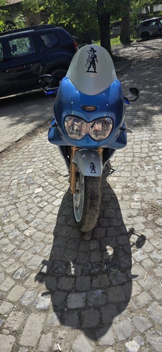 Motocicleta Suzuki gsxf 750
