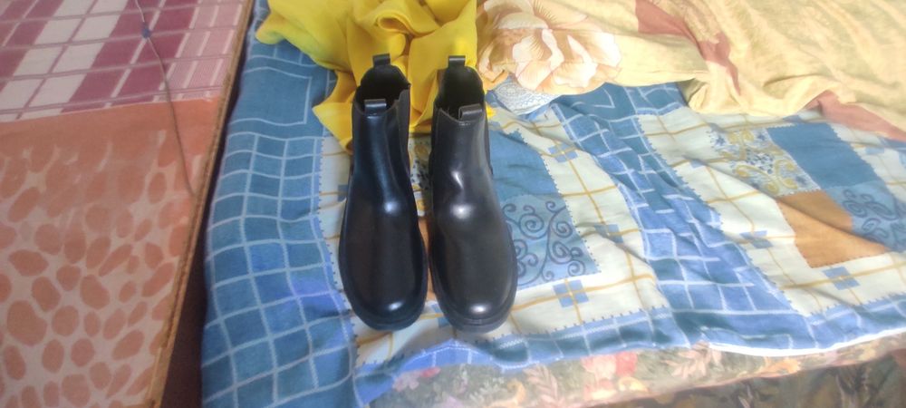 Продаются ботинки