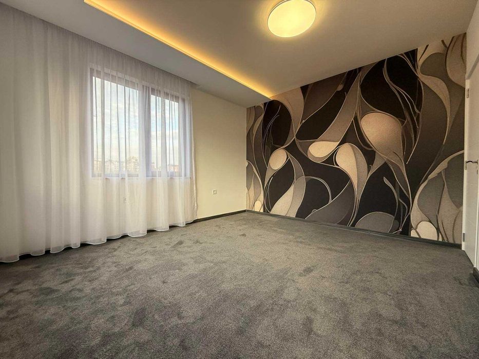 Продава се Тристаен апартамент в Пловдив, Остромила - 118 кв.м за 1992 €/кв.м - Снимка #12