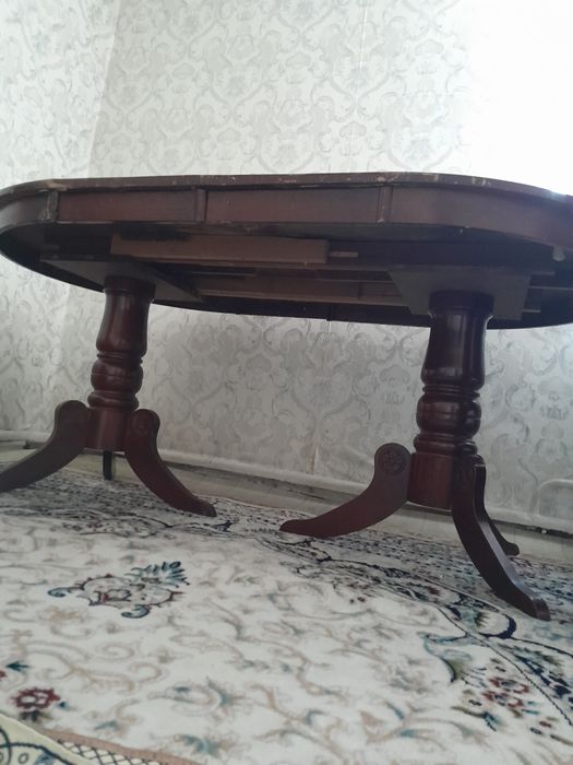 Продам стол гостиный