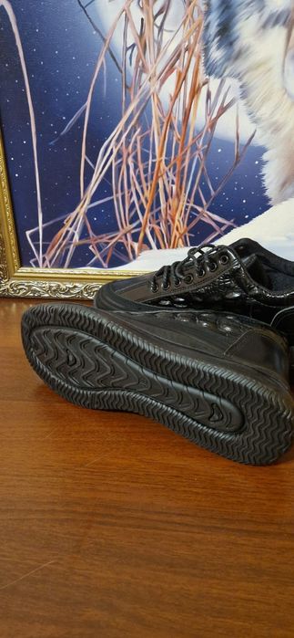 Продам кроссовки унисекс