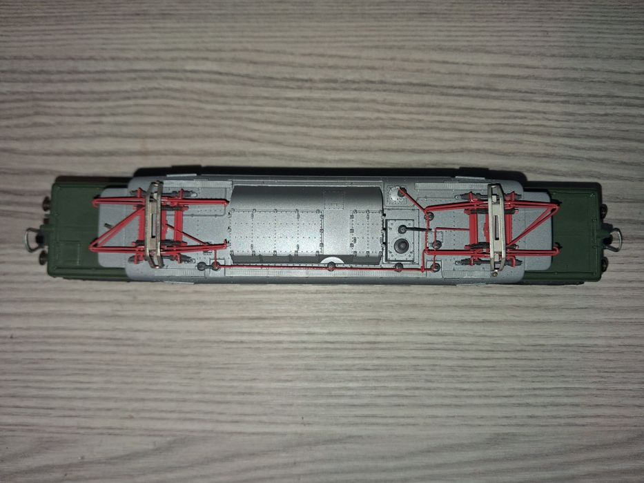 Locomotiva electrică ROCO BR194 cunoscută și cu denumirea "crocodil"