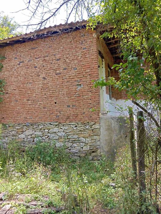 продавам стара битова къща
