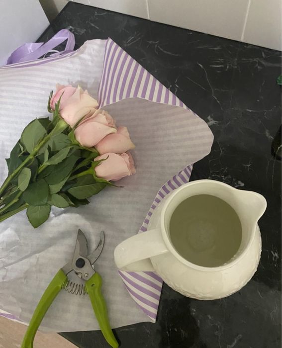 Продаем кувшин белый