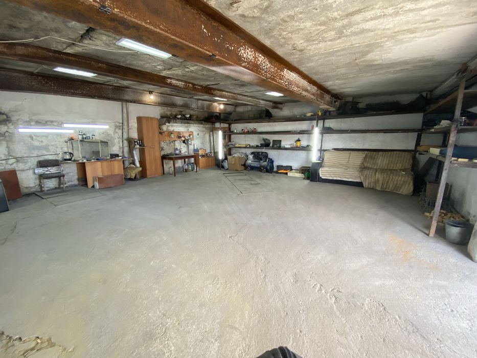 Просторный гараж