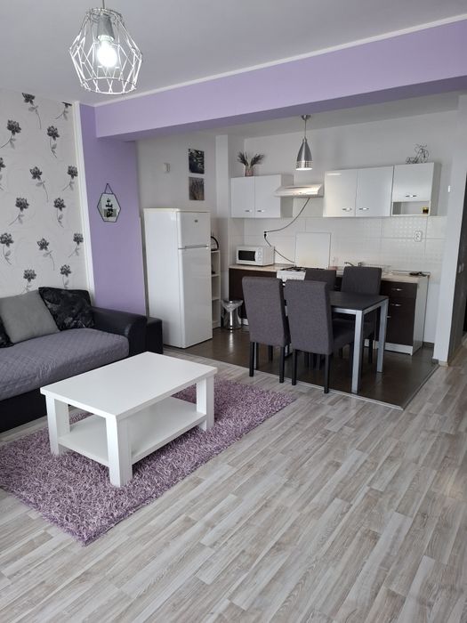 Închiriez studio