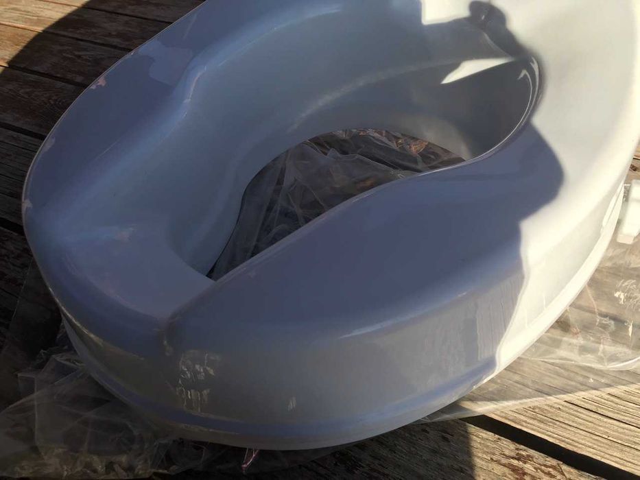 Повдигната тоалетна седалка