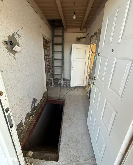 Casa individuala reconditionata partial-Teren 900 mp-Toate utilitatile