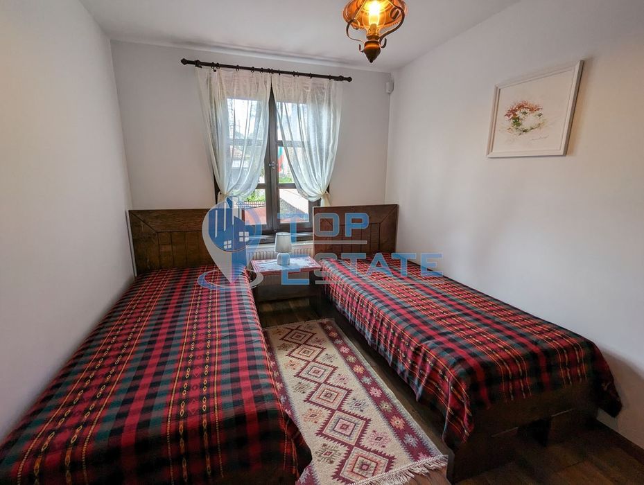 Две реновирани във възрожденски стил къщи в Тревненския балкан