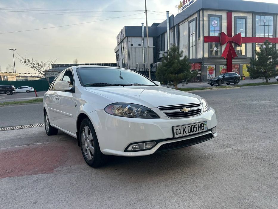 Gentra avtamat rang oq kraska toza holati alo balonlarj yengi idiyal n