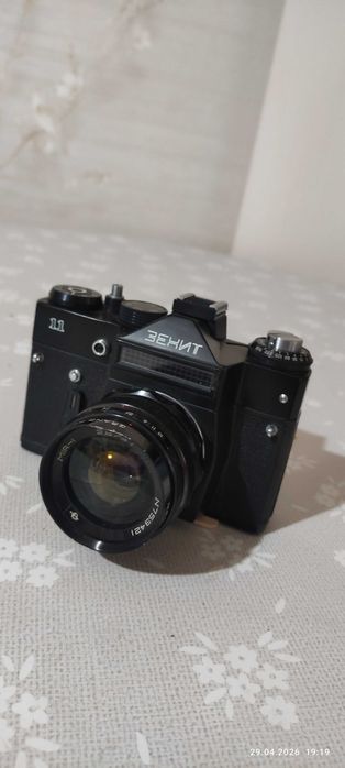 Зеркальный фотоаппарат "Зенит 11".