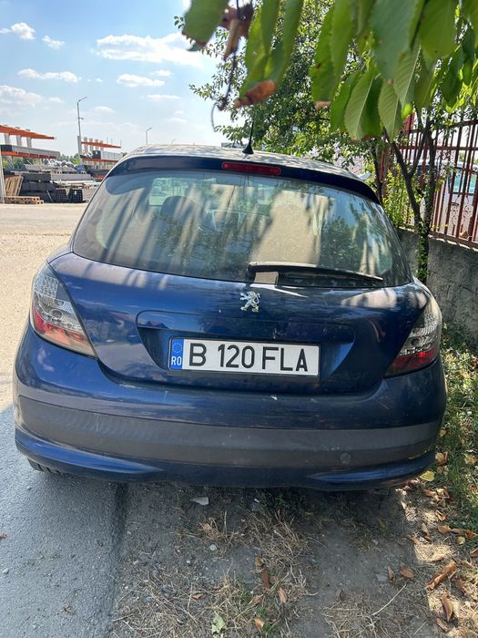 Peugeot 207.