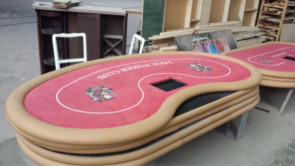 Mese poker fabrica CustomTables.eu scaune jetoane accesorii
