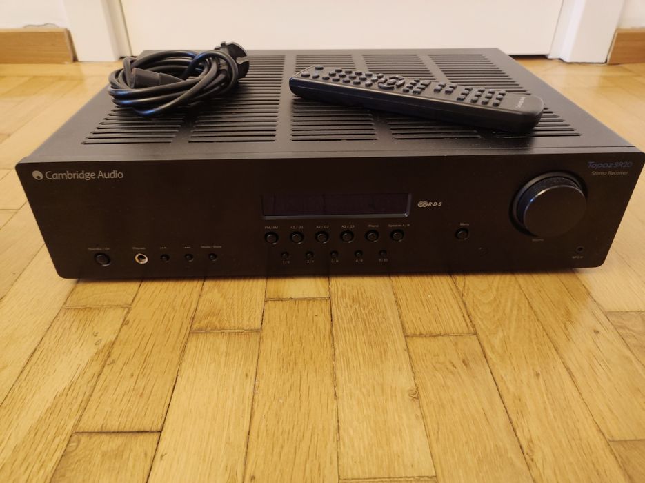 Cambridge Audio Topaz SR20, 100w/canal in 8 ohmi, optic,coaxial, sub out, tuner.
