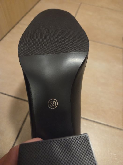 Дамски обувки с ток