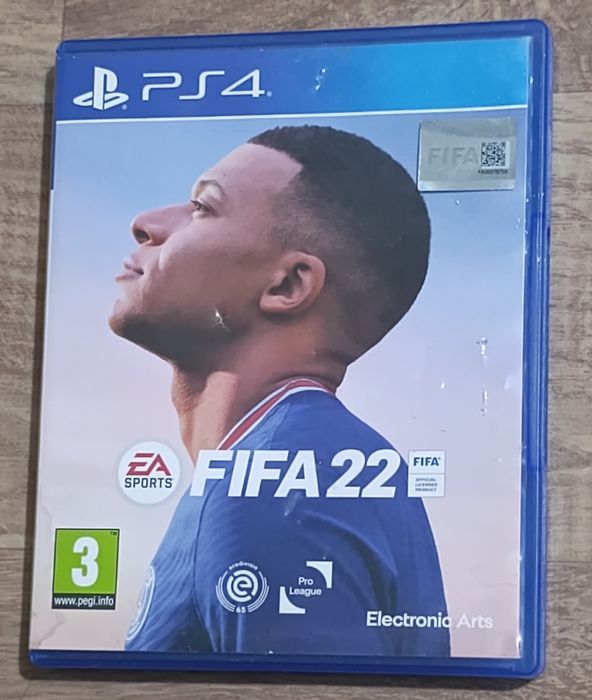 Диск FIFA 22 на PS4