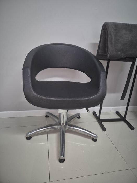 Продам кресло для парикмахера.