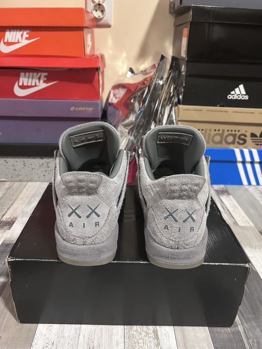 Jordan 4 Kaws "Grey"