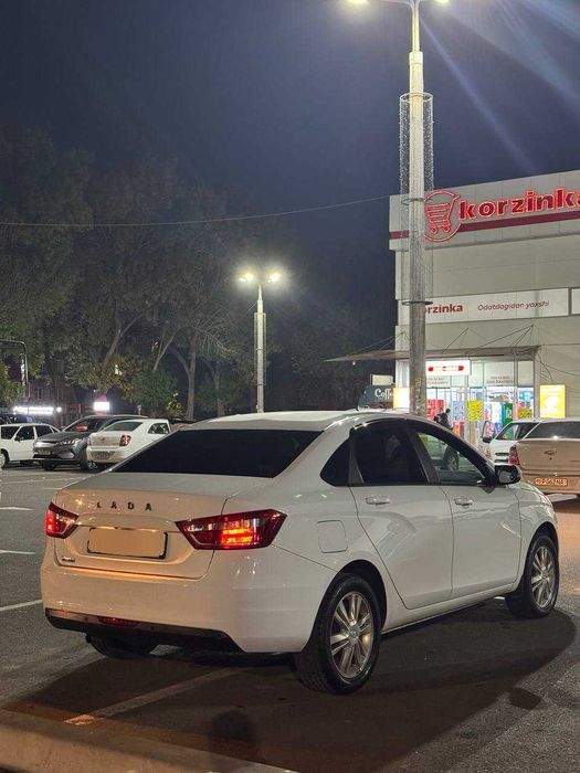Продается машина Лада веста 2020 г
